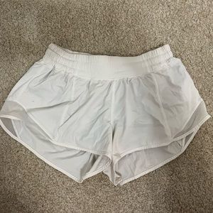 Lululemon Hotty Hot Lined Short 2.5”
